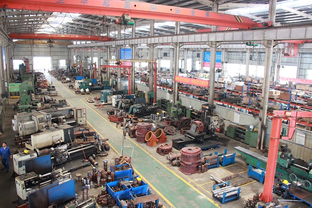 桂林鸿程石灰石矿粉加工生产线设备制造车间