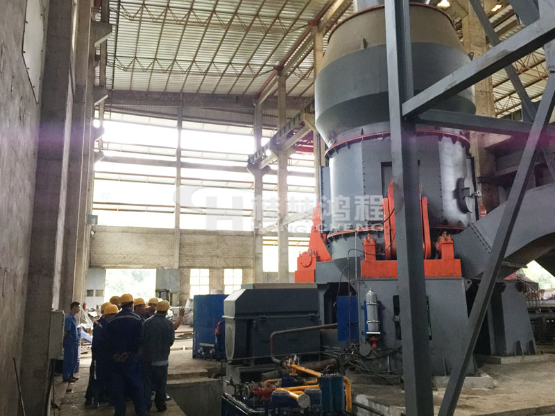 氧化铝微粉，立式磨粉机，氧化铝磨粉机，立磨，磨粉机价格，磨粉机械，磨粉设备，桂林鸿程