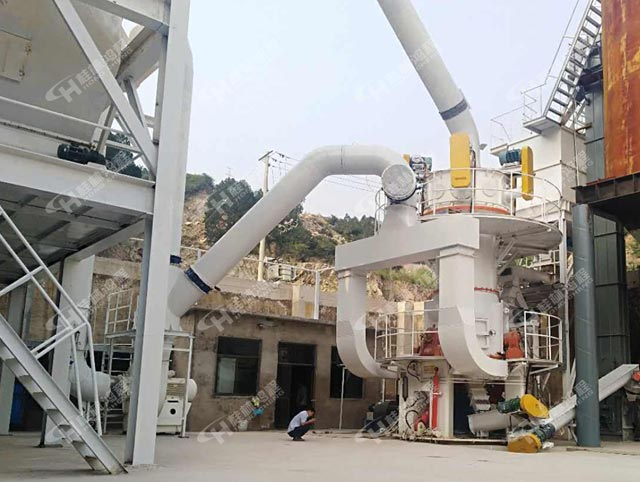 立式磨粉机市场，超细立式磨粉机，HLMX超细立磨，超细磨粉机，客户现场