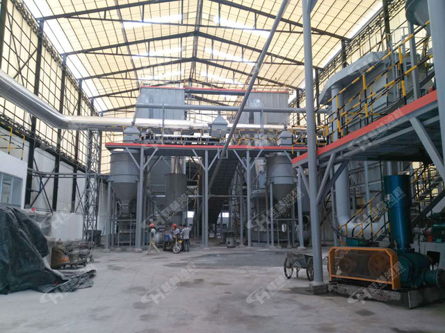 萤石粉的用途，萤石矿干磨机，萤石磨粉机，萤石雷蒙磨，雷蒙磨粉机，磨粉机厂家，客户现场