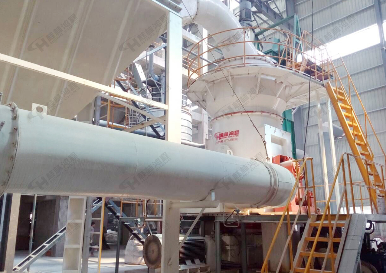 塑料增强用针状硅灰石粉，针状硅灰石粉，立式磨粉机，立磨，立式磨，磨粉机厂家，客户现场