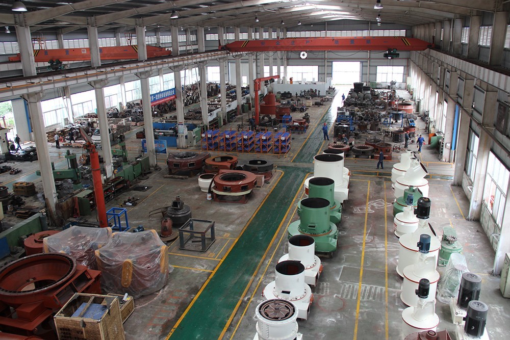 桂林鸿程小型矿料粉碎机生产车间 桂林鸿程小型矿料粉碎机生产车间