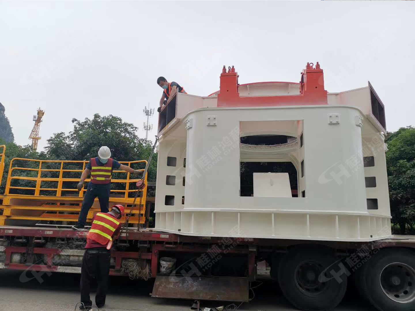 51期间磨粉机厂家桂林鸿程超细立磨生产线顺利发货